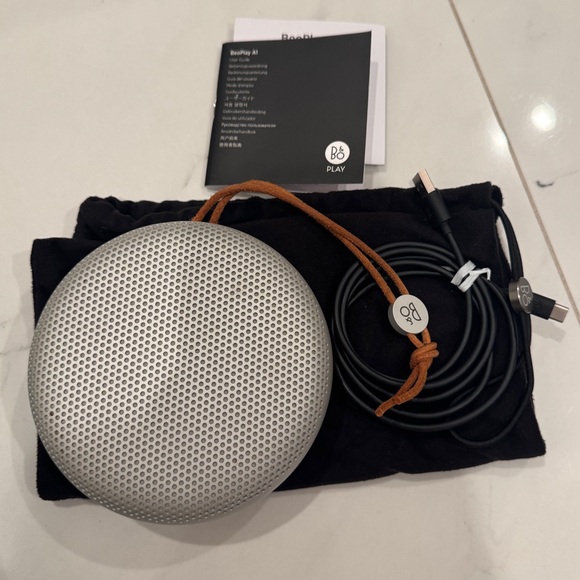 B&O Beoplay A1 (1st Generation) Portable Speaker